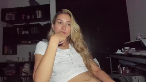 Snapshot of danikrosse chatting on March 12, 2025, 7:13 am Danik online show from March 12, 2025, 7:13 am