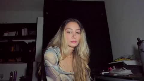 Snapshot of danikrosse chatting on September 22, 2025, 4:03 am Danik online show from September 22, 2025, 4:03 am