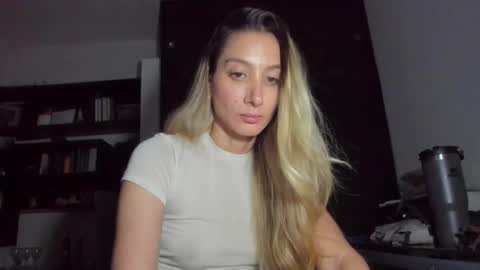 Snapshot of danikrosse chatting on September 29, 2025, 4:28 am Danik online show from September 29, 2025, 4:28 am