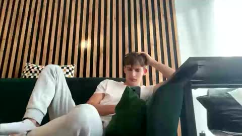 danio hot online show from December 17, 2025, 11:27 am