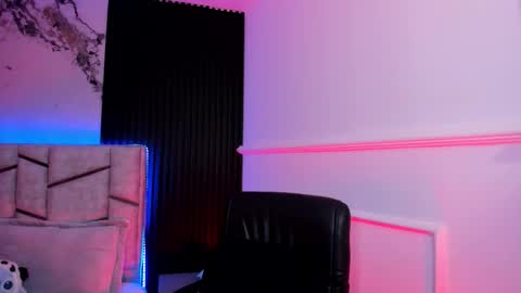 Dani Phonenix online show from October 27, 2025, 7:18 pm