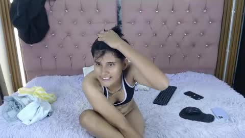 Danniela y Victoria online show from May 19, 2026, 1:56 am