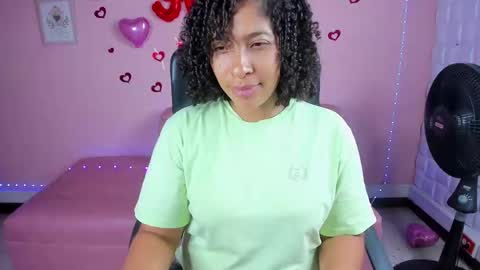 Snapshot of danna_berry chatting on February 21, 2025, 8:27 pm DannaBerry online show from February 21, 2025, 8:27 pm