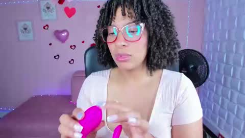 Snapshot of danna_berry chatting on March 6, 2025, 3:35 pm DannaBerry online show from March 6, 2025, 3:35 pm