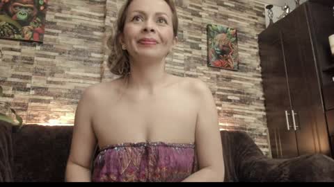 Snapshot of danna_johnson2 chatting on December 19, 2024, 1:18 am natalia online show from December 19, 2024, 1:18 am