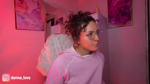 Danna Lovs online show from May 15, 2026, 10:33 am