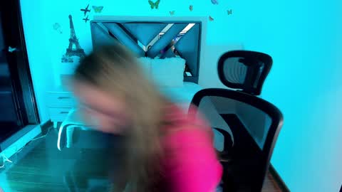 Snapshot of danna_martinezz chatting on December 4, 2024, 3:21 pm Danna martinezz online show from December 4, 2024, 3:21 pm
