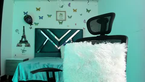 Snapshot of danna_martinezz chatting on February 10, 2025, 6:13 pm Danna martinezz online show from February 10, 2025, 6:13 pm