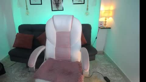 Danna online show from December 16, 2025, 10:48 pm