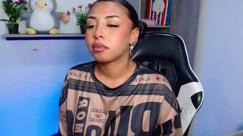 Snapshot of danna_schmidt23 chatting on December 16, 2025, 11:10 pm Danna online show from December 16, 2025, 11:10 pm