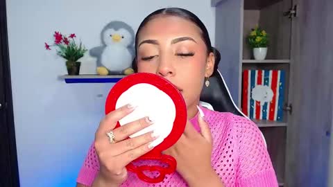 Snapshot of danna_schmidt23 chatting on February 4, 2026, 10:54 am Danna online show from February 4, 2026, 10:54 am