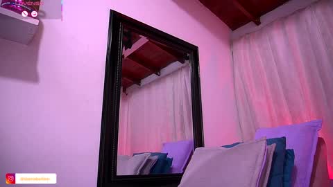 Danna Berlin  online show from October 3, 2025, 7:44 pm