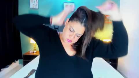 Snapshot of dannaboobsx chatting on November 17, 2025, 12:49 am Hilary online show from November 17, 2025, 12:49 am