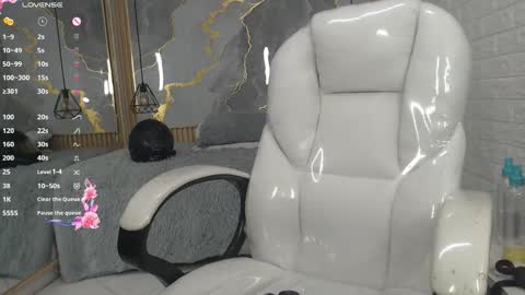 danna online show from November 20, 2025, 8:19 pm