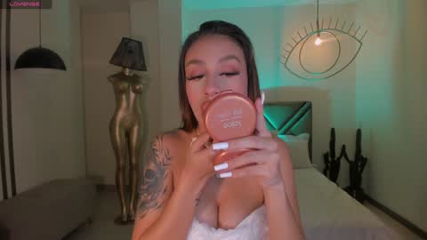 Snapshot of dannacruz_ chatting on December 17, 2024, 6:53 pm Danna Cruz online show from December 17, 2024, 6:53 pm