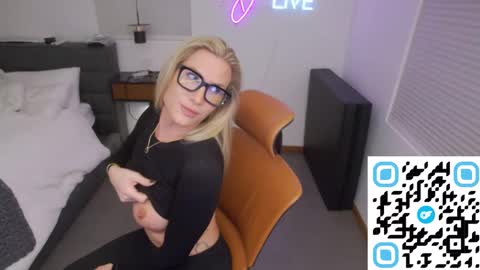 Snapshot of dannidaniels chatting on January 18, 2025, 6:45 am DANNI DANIELS online show from January 18, 2025, 6:45 am