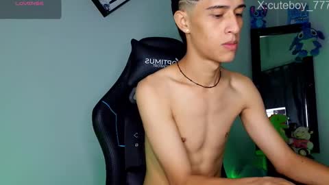 Snapshot of danny777_ chatting on November 2, 2025, 1:24 pm Danny online show from November 2, 2025, 1:24 pm