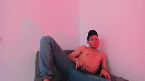 Snapshot of danny_and_lara chatting on October 14, 2025, 7:25 pm danny_and_lara online show from October 14, 2025, 7:25 pm