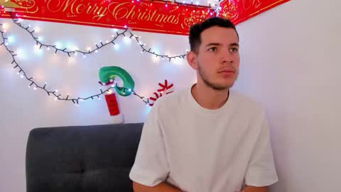 Snapshot of danny_and_lara chatting on November 13, 2025, 1:32 pm danny_and_lara online show from November 13, 2025, 1:32 pm