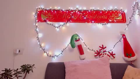 Snapshot of danny_and_lara chatting on November 14, 2025, 1:43 pm danny_and_lara online show from November 14, 2025, 1:43 pm