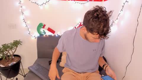 Snapshot of danny_and_lara chatting on November 24, 2025, 2:28 pm danny_and_lara online show from November 24, 2025, 2:28 pm