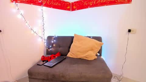 Snapshot of danny_and_lara chatting on December 4, 2025, 3:32 pm danny_and_lara online show from December 4, 2025, 3:32 pm