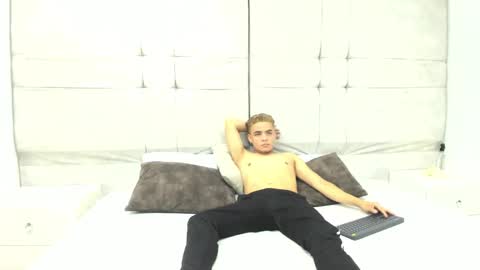 Snapshot of danny_butt_ chatting on December 3, 2024, 11:55 am Daniel online show from December 3, 2024, 11:55 am