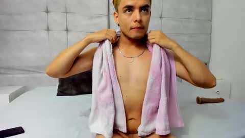 Snapshot of danny_butt_ chatting on December 10, 2024, 2:50 pm Daniel online show from December 10, 2024, 2:50 pm