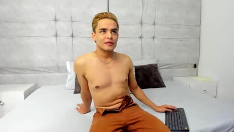 Snapshot of danny_butt_ chatting on December 17, 2024, 11:28 am Daniel online show from December 17, 2024, 11:28 am