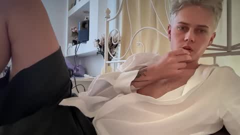 Snapshot of danny_love01 chatting on October 18, 2025, 12:39 pm danny online show from October 18, 2025, 12:39 pm