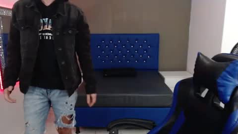 Snapshot of dante_tompson chatting on February 12, 2025, 12:44 pm Dante online show from February 12, 2025, 12:44 pm