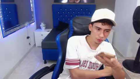 Snapshot of dante_tompson chatting on February 26, 2025, 4:35 pm Dante online show from February 26, 2025, 4:35 pm