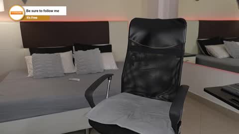 Snapshot of danteestone chatting on October 15, 2025, 8:31 pm Dante online show from October 15, 2025, 8:31 pm