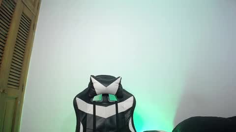 Snapshot of danteread chatting on February 10, 2025, 9:58 pm danteread online show from February 10, 2025, 9:58 pm