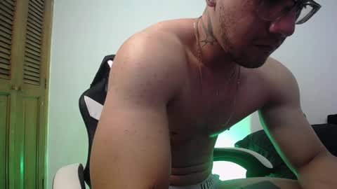 Snapshot of danteread chatting on February 24, 2025, 6:04 pm danteread online show from February 24, 2025, 6:04 pm