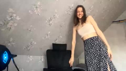 Snapshot of daphinerayman chatting on October 27, 2025, 11:47 am Mila online show from October 27, 2025, 11:47 am
