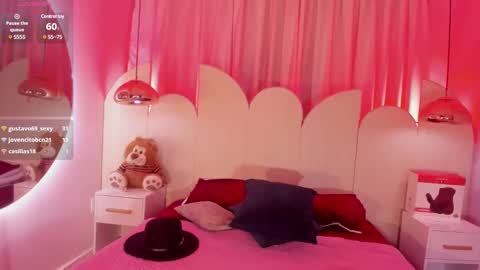 Daphne online show from February 19, 2025, 2:44 pm