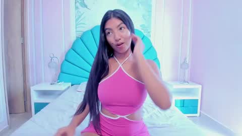 Snapshot of daphne_fox_ chatting on January 7, 2025, 5:42 pm Daphne  online show from January 7, 2025, 5:42 pm