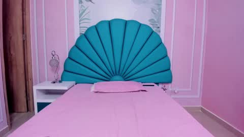 Snapshot of daphne_fox_ chatting on January 12, 2025, 11:28 am Daphne  online show from January 12, 2025, 11:28 am