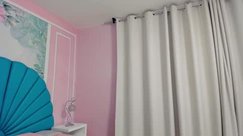 Snapshot of daphne_fox_ chatting on February 8, 2025, 2:15 am Daphne  online show from February 8, 2025, 2:15 am