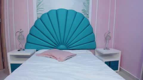 Snapshot of daphne_fox_ chatting on February 19, 2025, 8:33 am Daphne  online show from February 19, 2025, 8:33 am