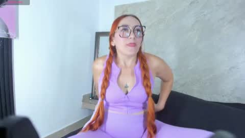 Snapshot of daphne_hills chatting on May 14, 2026, 1:40 pm Daphne Hills online show from May 14, 2026, 1:40 pm
