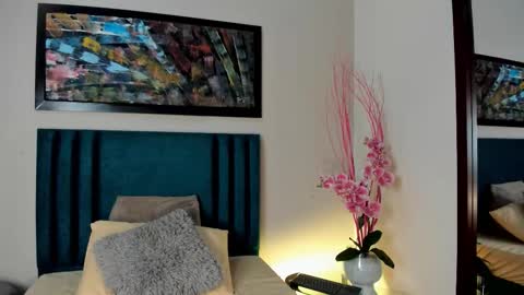 DAPHNE BEAUMONT online show from October 26, 2025, 2:23 pm