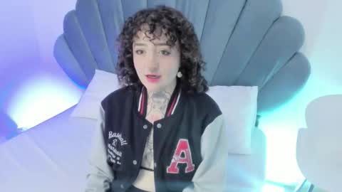 DaphneBlunt online show from December 1, 2025, 7:41 pm