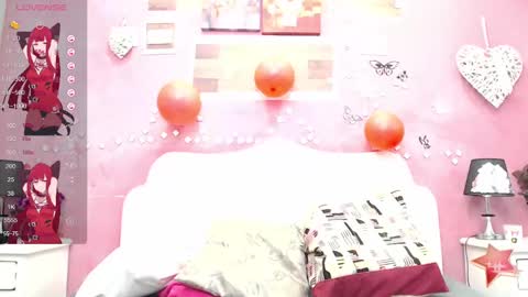 Snapshot of daphneeglow chatting on February 26, 2025, 12:36 pm daphneeglow online show from February 26, 2025, 12:36 pm