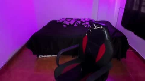 Snapshot of daphnepurple chatting on December 15, 2024, 4:26 pm DAPHNE online show from December 15, 2024, 4:26 pm