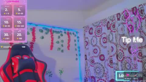 Snapshot of daphnewalker__ chatting on February 3, 2025, 5:35 pm Daphne online show from February 3, 2025, 5:35 pm