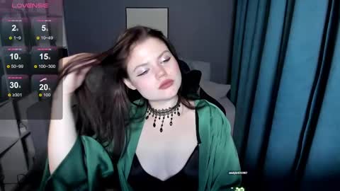 Snapshot of darina_wilson chatting on January 6, 2025, 12:05 am Dari the it woman online show from January 6, 2025, 12:05 am