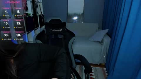 Snapshot of darina_wilson chatting on February 17, 2025, 12:10 am Dari the it woman online show from February 17, 2025, 12:10 am