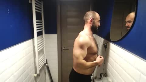 Snapshot of dariomuscle1993 chatting on December 5, 2025, 9:00 pm Dario Muscel King online show from December 5, 2025, 9:00 pm